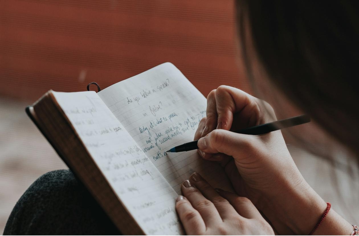 北京作文助手小程序開(kāi)發(fā)，自由創(chuàng)作高質(zhì)量作文